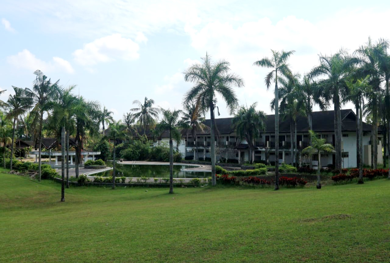 TAK TERURUS: Beginilah kondisi Lapangan Golf di Desa Golong, Kecamatan Narmada, Lombok Barat, Minggu (27/7).