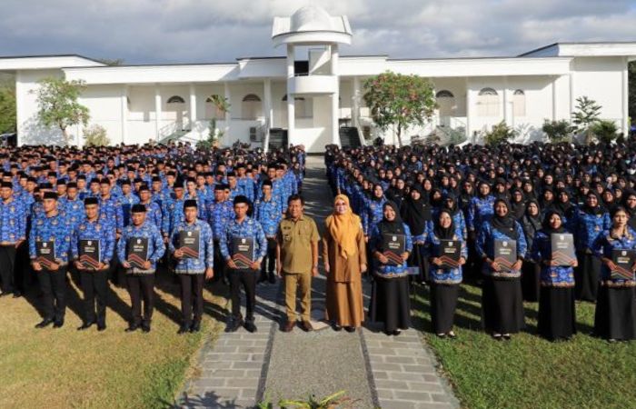 Kabupaten Sumbawa Barat lantik 2.314 honorer dan serahkan SK pengangkatan PPPK