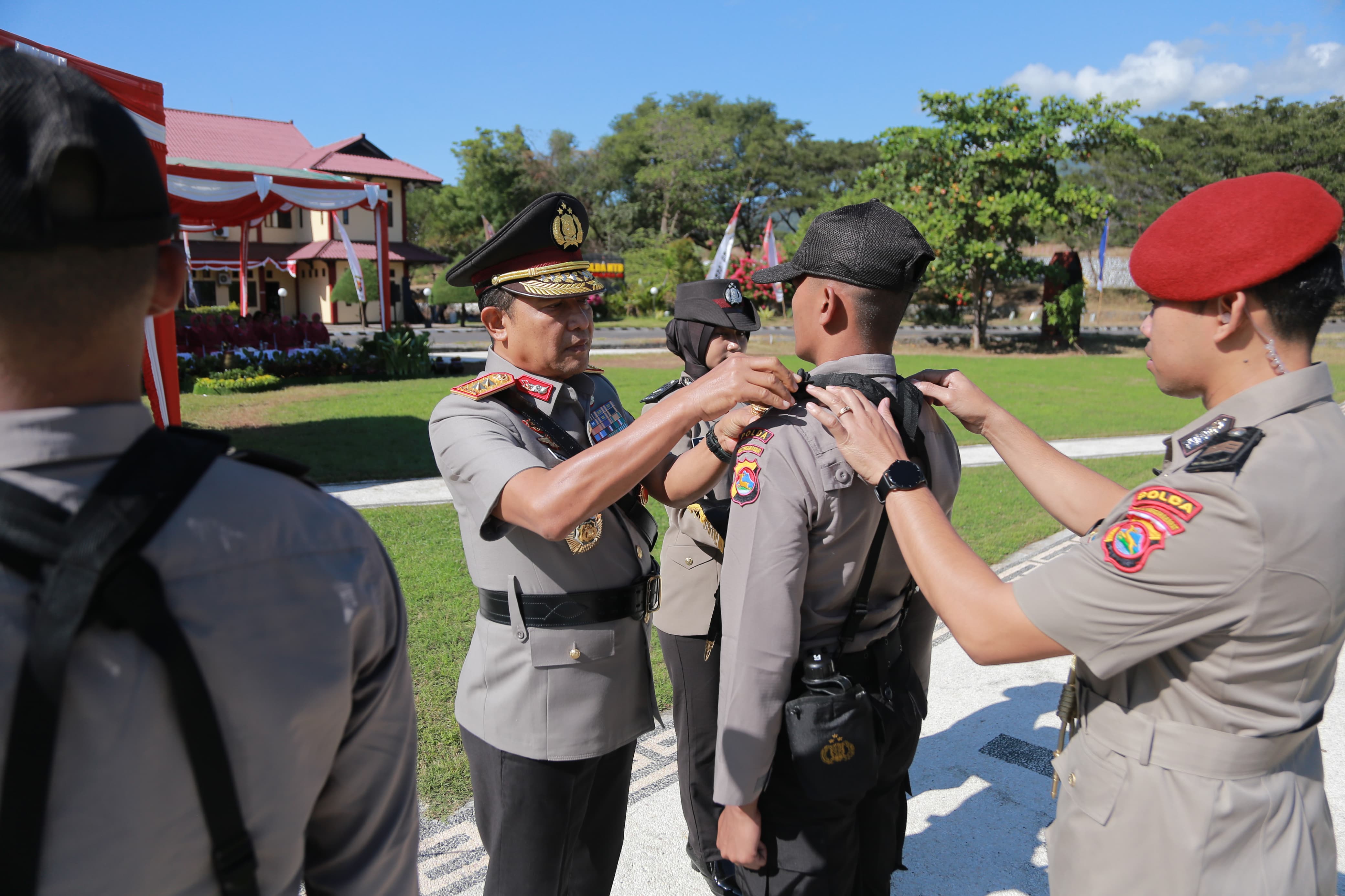 Kapolda NTB Irjen Pol Hadi Gunawan membuka pendidikan calon bintara Polri di SPN Polda NTB, Rabu (30/7).