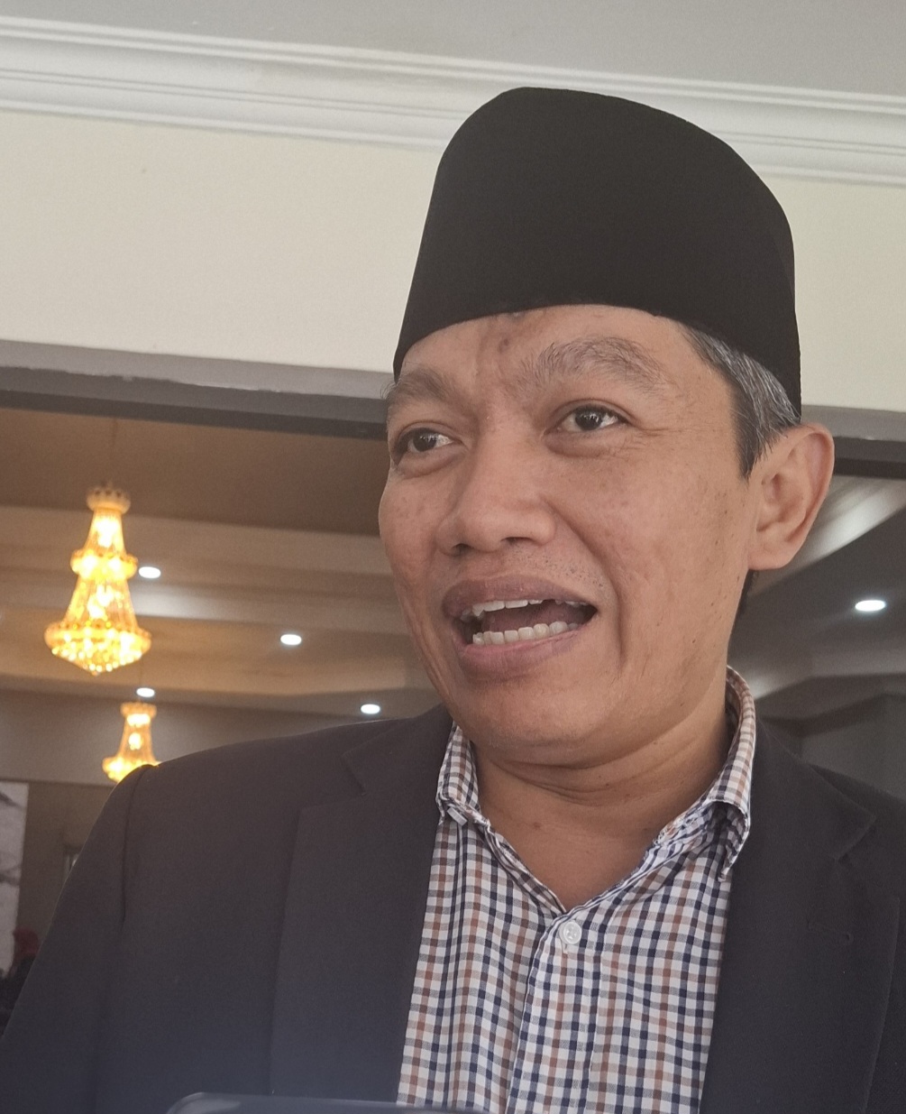 PERBAIKI SOP PENDAKIAN: Kepala Dinas Pariwisata NTB Ahmad Nur Aulia memastikan akan segera menuntaskan sertifikasi pemandu Rinjani.