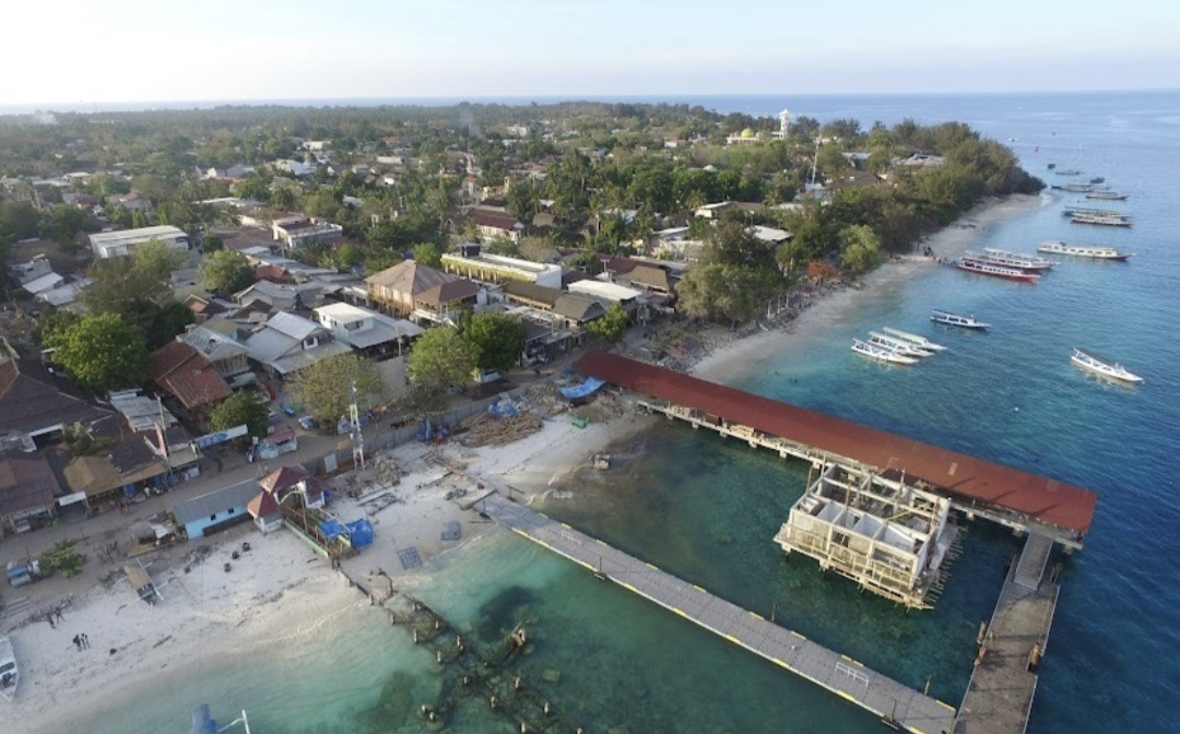 PINTU MASUK GILI: Pelabuhan Gili Trawangan melayani ribuan wisatawan per hari. DPRD berharap pemerintah pusat menyerahkan pengelolaan pelabuhan ke Pemprov NTB
