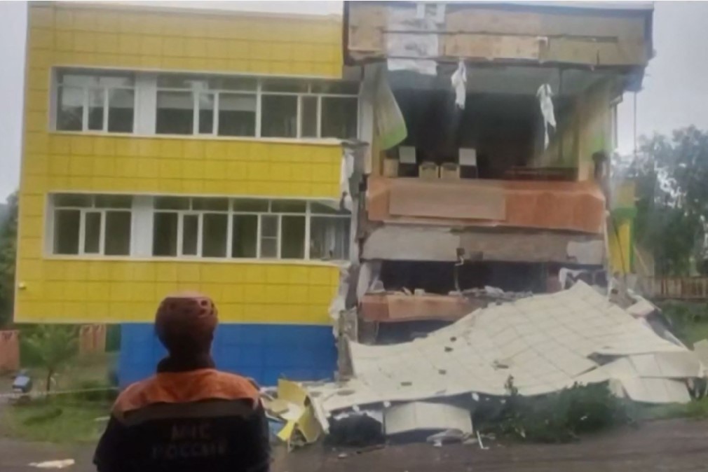 Bangunan yang rusak karena gempa berkekuatan magnitudo 8,8 di Rusia pada Selasa (30/7) itu dirasakan berbagai negara yang wilayahnya berada di tepian Samudra Pasifik.