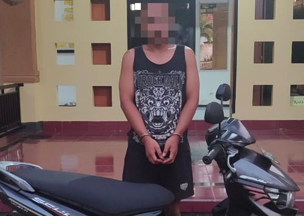 MENCURI LAGI: Pelaku pencurian berinisial HM diamankan di Mapolsek Sandubaya, Rabu (30/7).