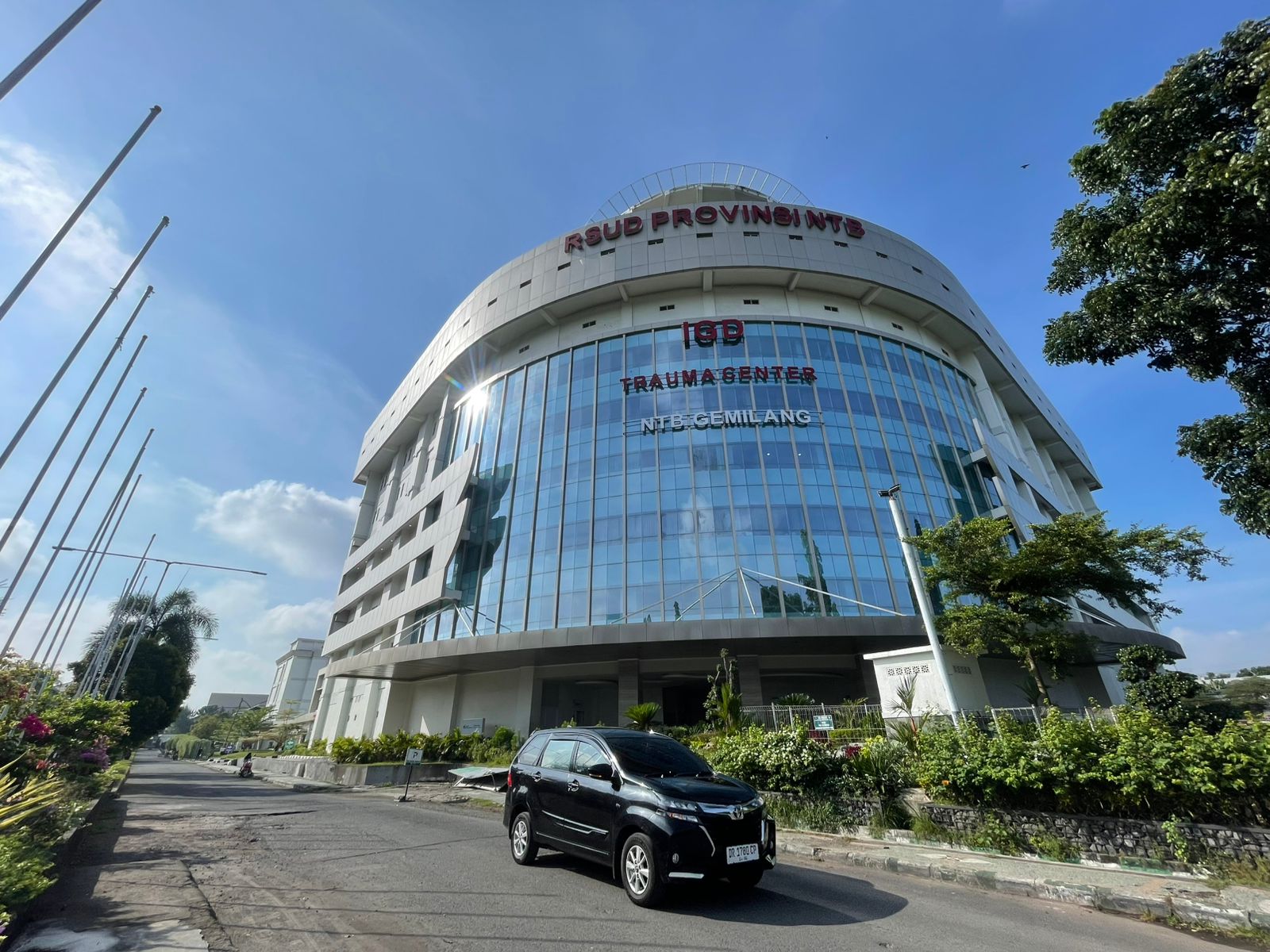 TERUS BERBENAH: Tampak depan RSUD NTB, rumah sakit tipe A, salah satu yang terbaik di NTB.