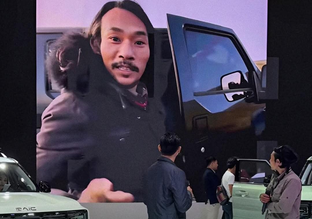 Setelah mendapatkan donasi Rp1,3 miliar dari warga Brasil, dikontrak iklan oleh merk-merk terkenal, kini Agam Rinjani sudah diajak main film Hollywood.