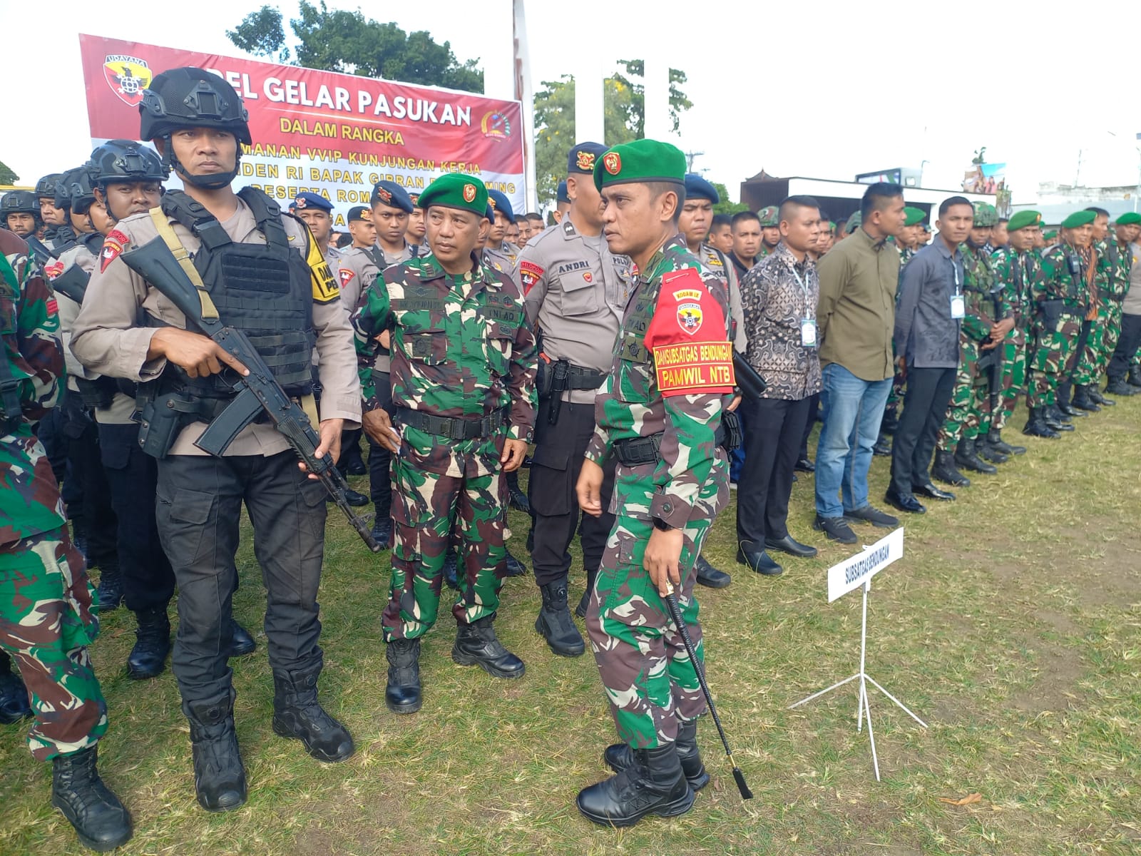 Menjelang kunjungan Wapres RI Gibran Rakabuming Raka sebanyak 1.800 personel disiagakan sebagai bentuk antisipasi selama kunjungan kerja Wapres ke Bendungan Meninting, Lombok Barat.