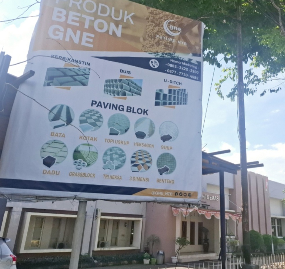 BUMD: PT Gerbang NTB Emas (GNE) menampilkan papan informasi hasil produksi beton di depan kantor Jalan Selaparang Nomor 60 Mayura, Cakranegara.