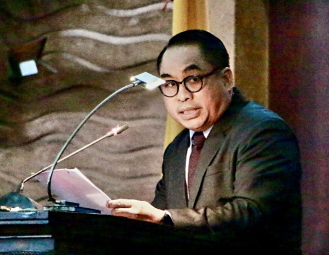 Juru Bicara Banggar DPRD NTB Sudirsah Sujanto menyampaikan catatan dewan terkait Raperda Pertanggungjawaban Pelaksanaan APBD 2024, Rabu (30/7).