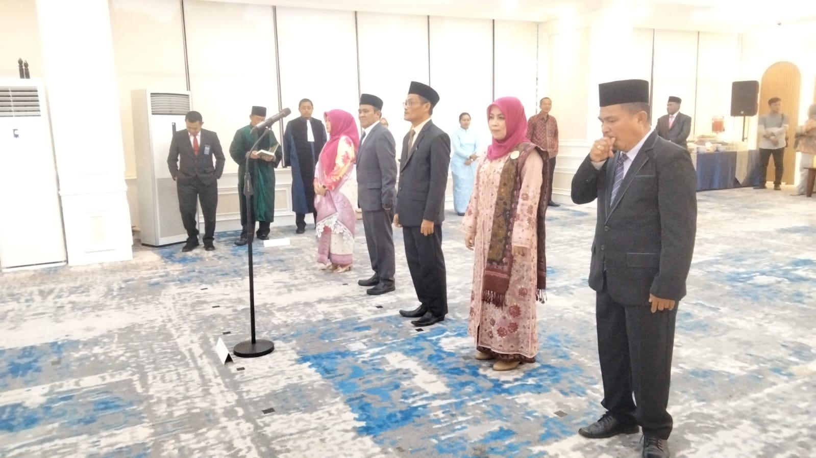 Rektor UIN Mataram Prof. Dr. Masnun Tahir, M.Ag (empat dari kanan) dilantik sebagai Rektor UIN Mataram periode 2025-2029.