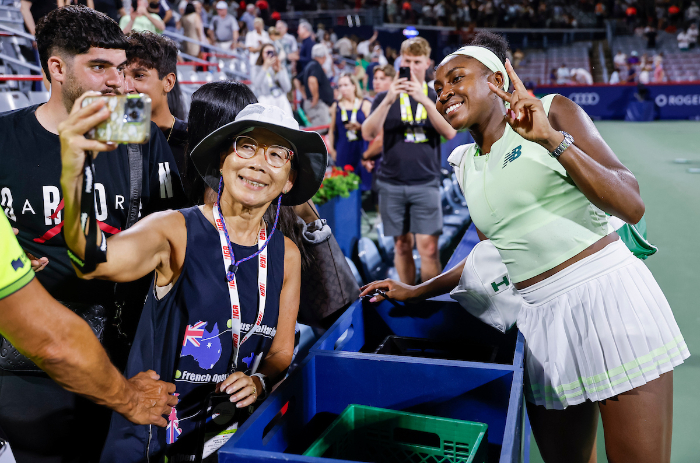 Coco Gauff bangkit dari kekalahan di Montreal, mengalahkan Veronika Kudermetova dalam tiga set untuk melaju ke babak 16 besar National Bank Open 2025.