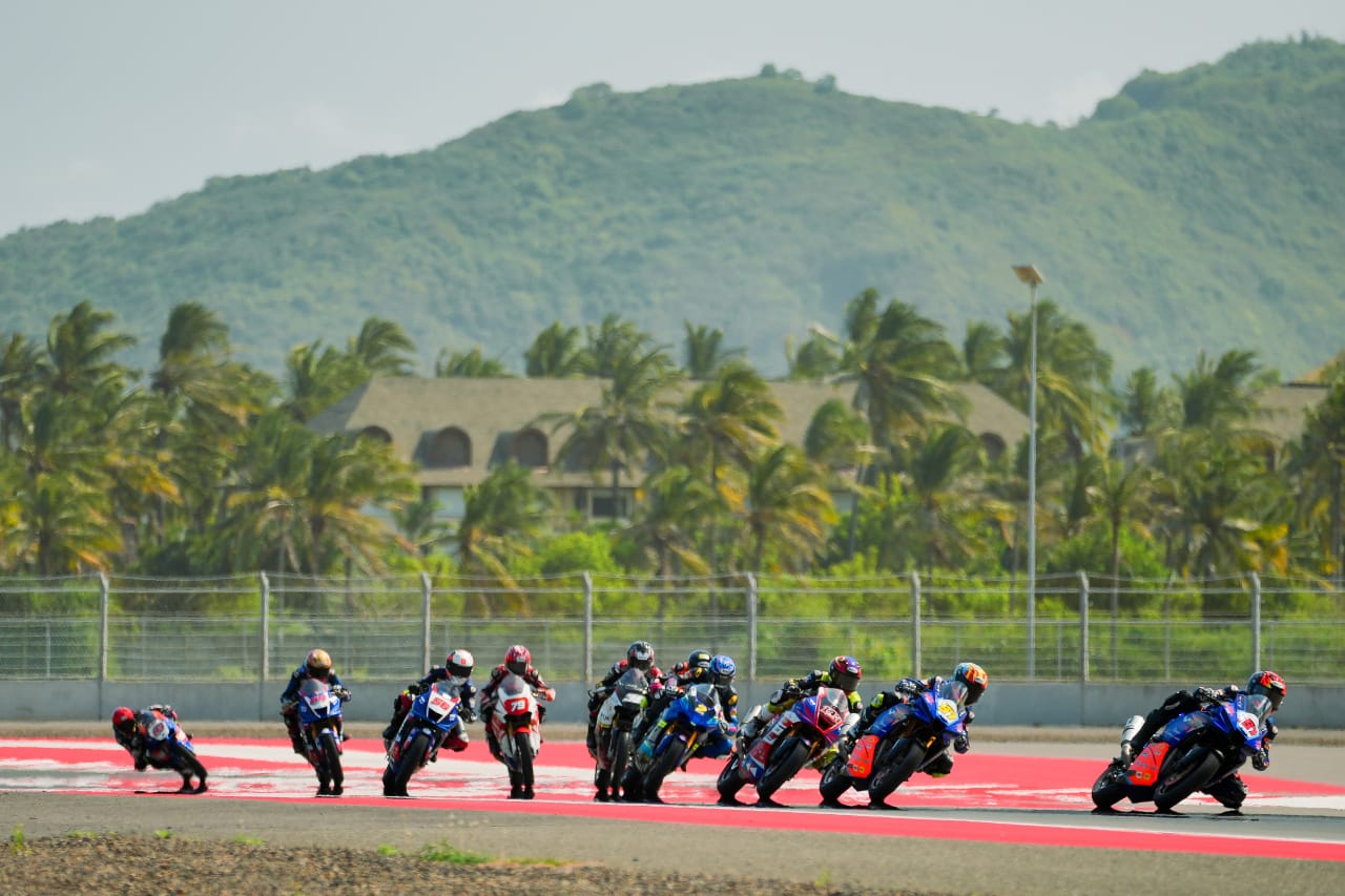 Sejumlah pembalap saat berlaga dalam ajang Pertamina Mandalika Racing Series di Sirkuit Internasional Mandalika, Lombok Tengah, beberapa waktu lalu.