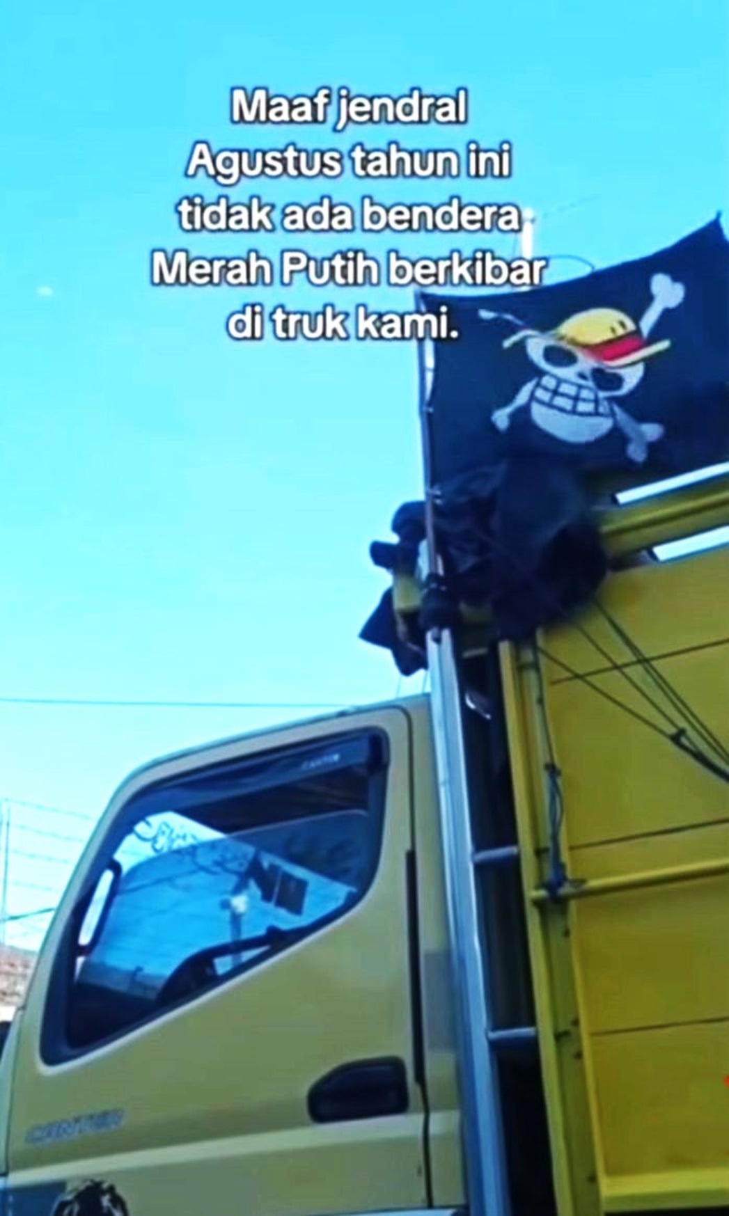 Virl aksi para sopir truk yang mengibarkan bendera One Piece di depan truk jelang HUT kemerdekaan RI