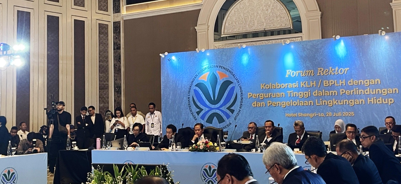 Unram bersama KLH dan BPPLH kolaborasi memperkuat pengelolaan lingkungan berbasis riset, teknologi, dan pengabdian masyarakat dalam forum rektor bersama perguran tinggi di Jakarta.