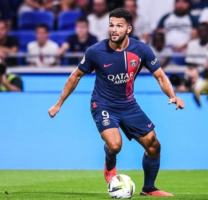 Gonzalo Ramos, striker PSG yang mulai masuk radar AC Milan berkat keterlibatan agen Jorge Mendes.