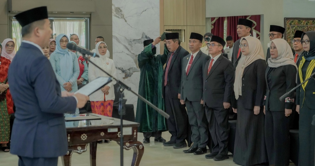 Gubernur Lalu Muhamad Iqbal saat melantik pejabat pimpinan tinggi pratama (eselon II) dan pejabat administrator (eselon III) OPD lingkup Pemprov NTB, awal Mei lalu.