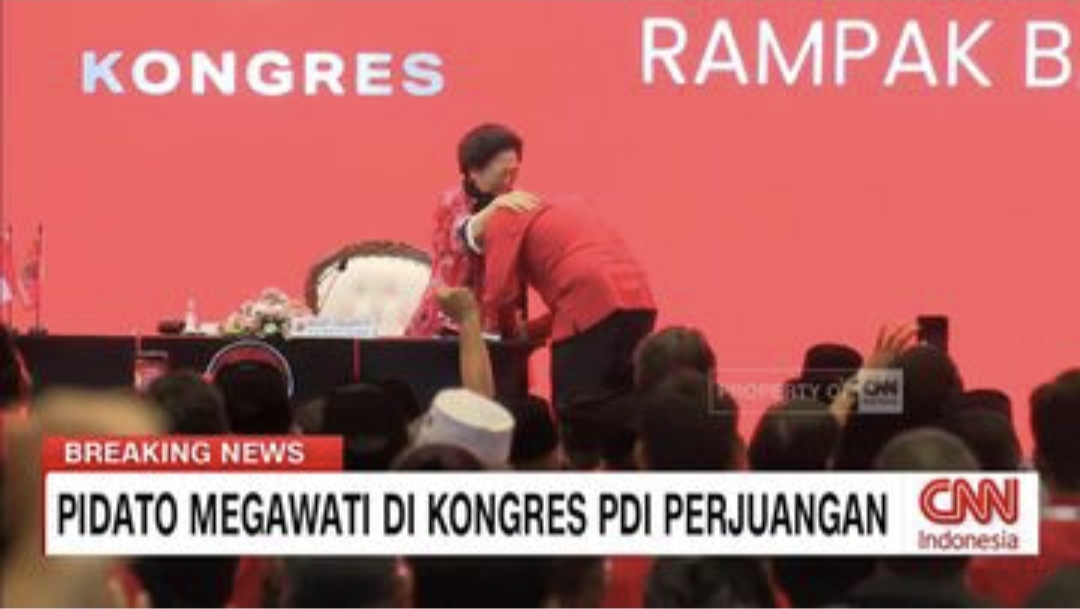Ketua Umum Megawati Soekarnoputri menangis saat bertemu kembali dengan Sekjen PDIP Hasto Kristiyanto. (Foto: tangkapan layar)