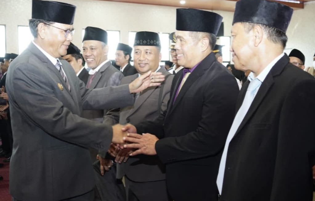 Bupati Sumbawa Syarafuddin Jarot melantik 89 pejabat struktural di aula H Madilaoe ADT kantor bupati setempat, Jumat (1/8).
