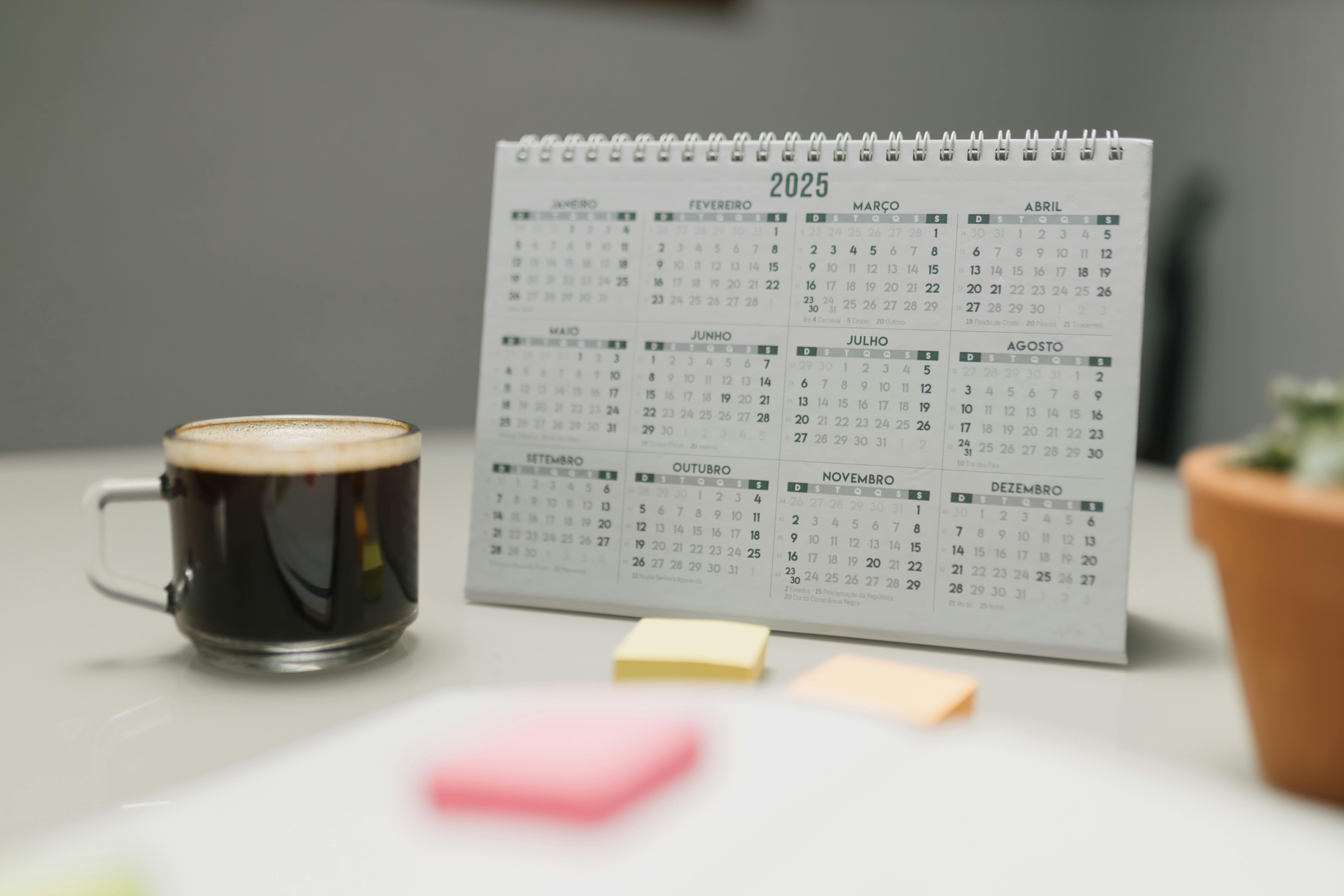 Ilustrasi kalender. (FOTO: Matheus Bertelli/Pexel).