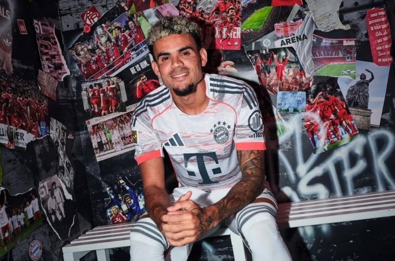 Mantan pemain Liverpool, Luis Diaz mendapatkan pujian usai tampil perdana dengan Bayern Munchen VS Olympique Lyon.
