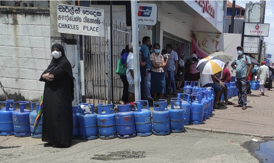 Pada 2019, Sri Lanka juga mencatat rasio utang 42% dari PDB, sebelum akhirnya kolaps karena inflasi tinggi, lonjakan utang luar negeri, dan kegagalan reformasi fiskal. (istimewa)