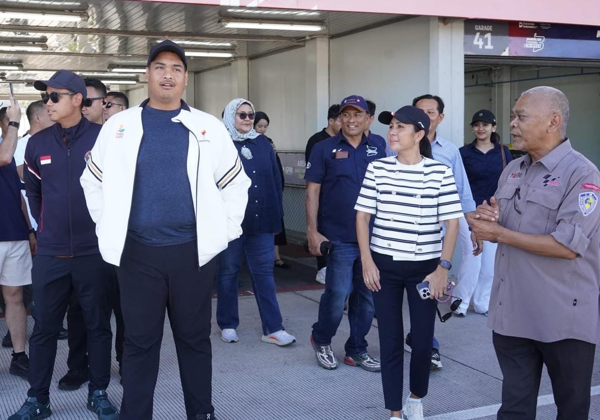 Menpora RI Dito Ariotedjo meninjau langsung kesiapan Sirkuit Internasional Mandalika menjelang gelaran MotoGP Mandalika 2025, Lombok Tengah, Sabtu (2/8).