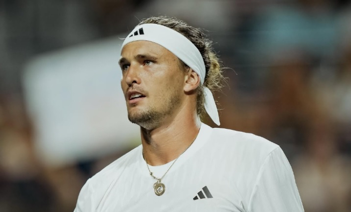 Alexander Zverev, petenis Jerman 28 tahun, mencatatkan 500 kemenangan karir setelah bangkit dari cedera serius, mengukir sejarah di dunia tenis.