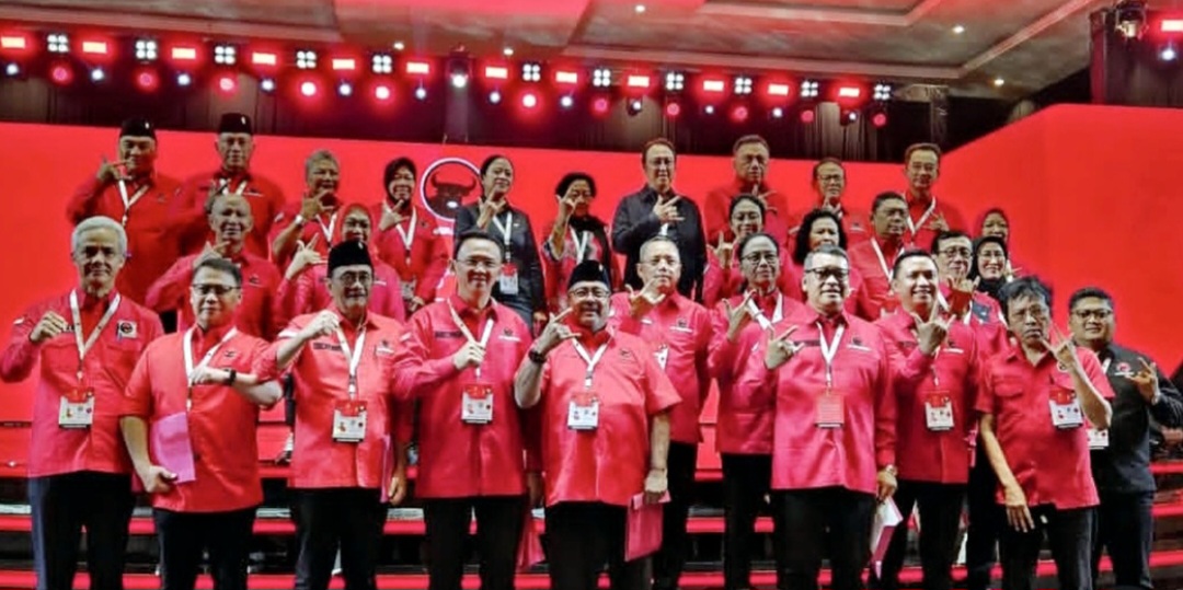 Ketua Umum DPP PDIP Megawati Soekarnoputri bersama pengurus DPP PDIP 2025-2030 di arena Kongres VI PDIP di Bali Nusa Dua Convention Center (BNDCC), Sabtu (2/8).