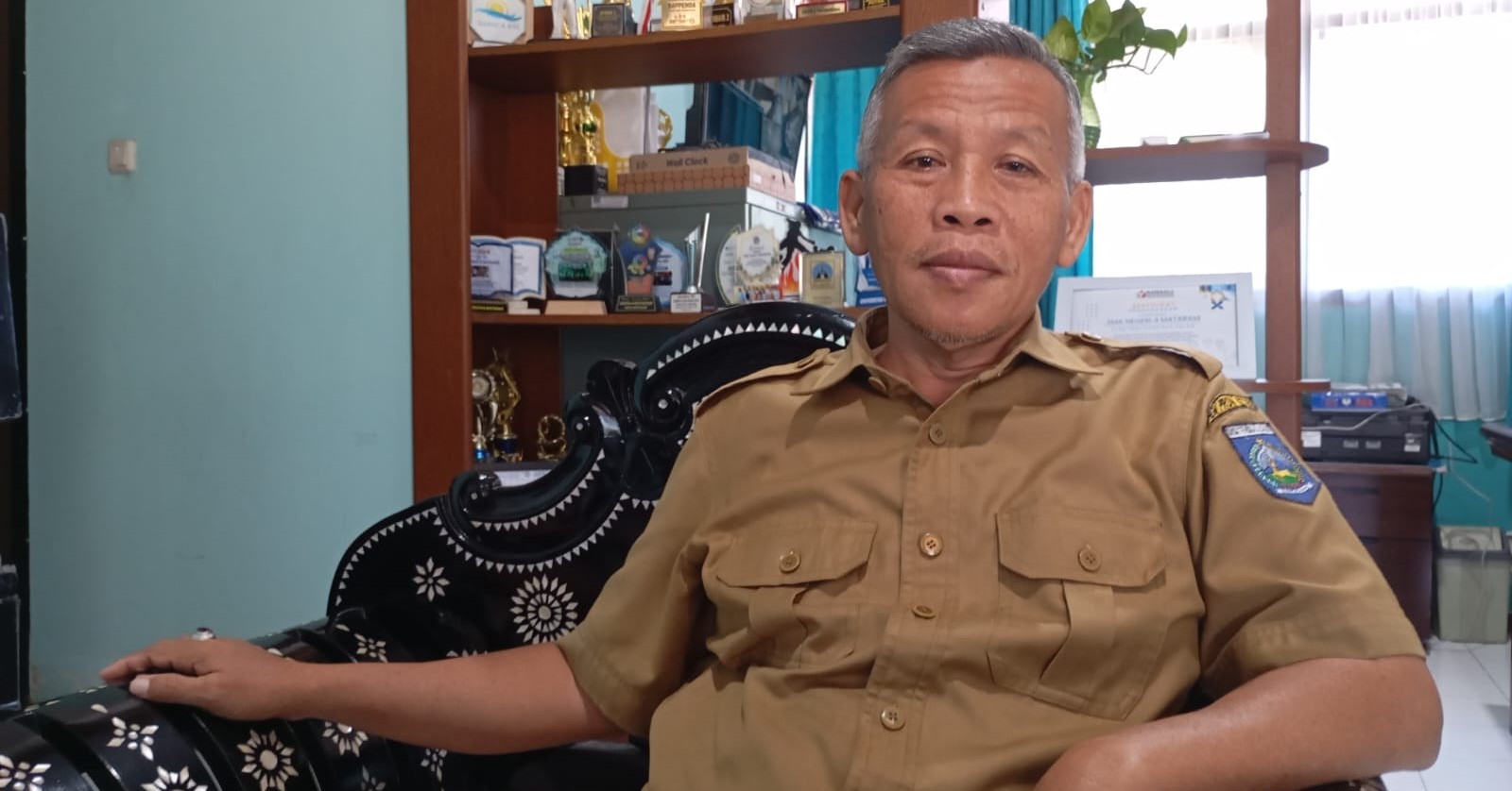 Kepala SMAN 4 Mataram Jauhari Khalid