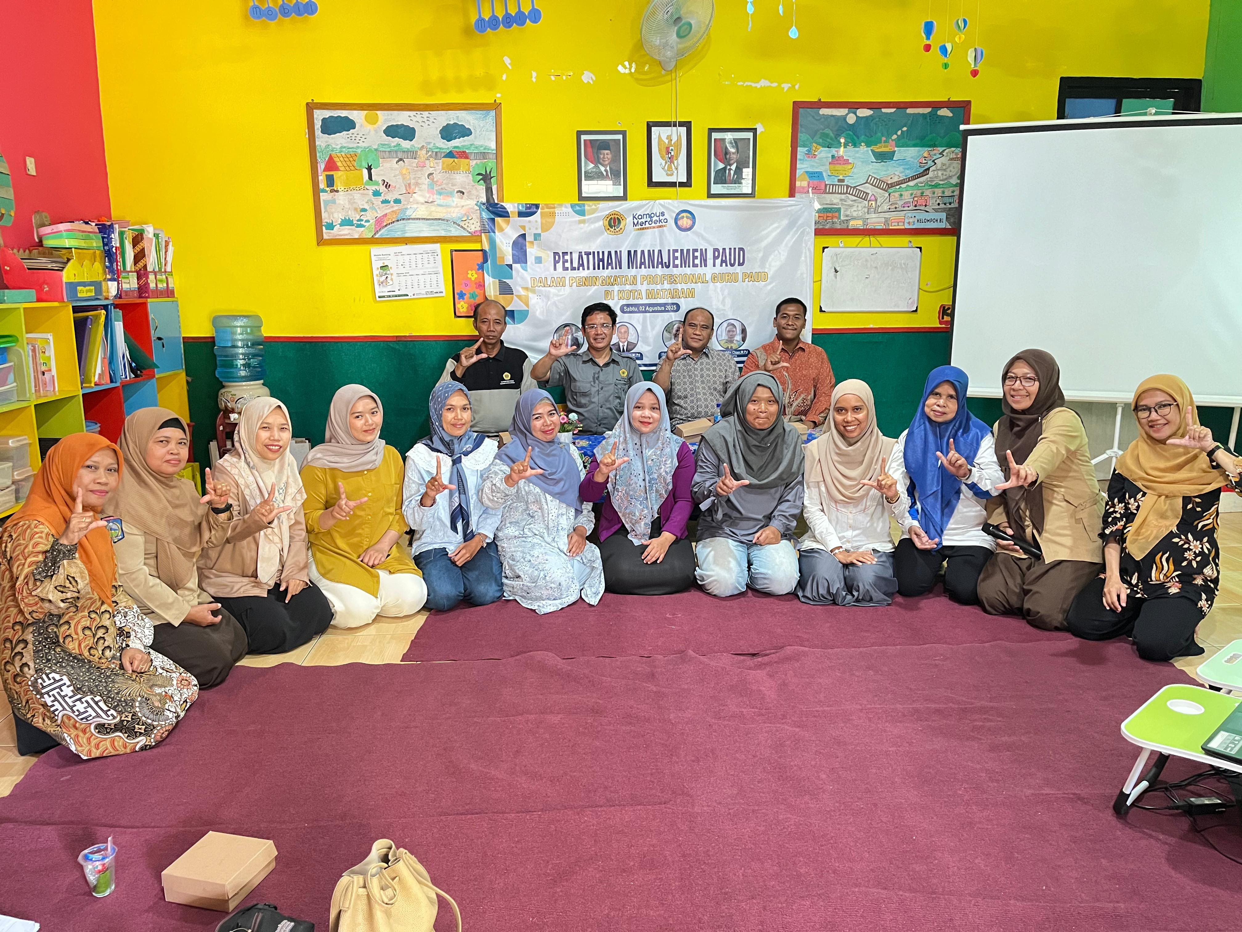 PAUD: Dosen Prodi PG PAUD FKIP Unram Dr Fahruddin bersama sejumlah pembicara saat kegiatan pengabdian kepada masyarakat di PAUD Rinjani Unram, Sabtu, 2 Agustus 2025.