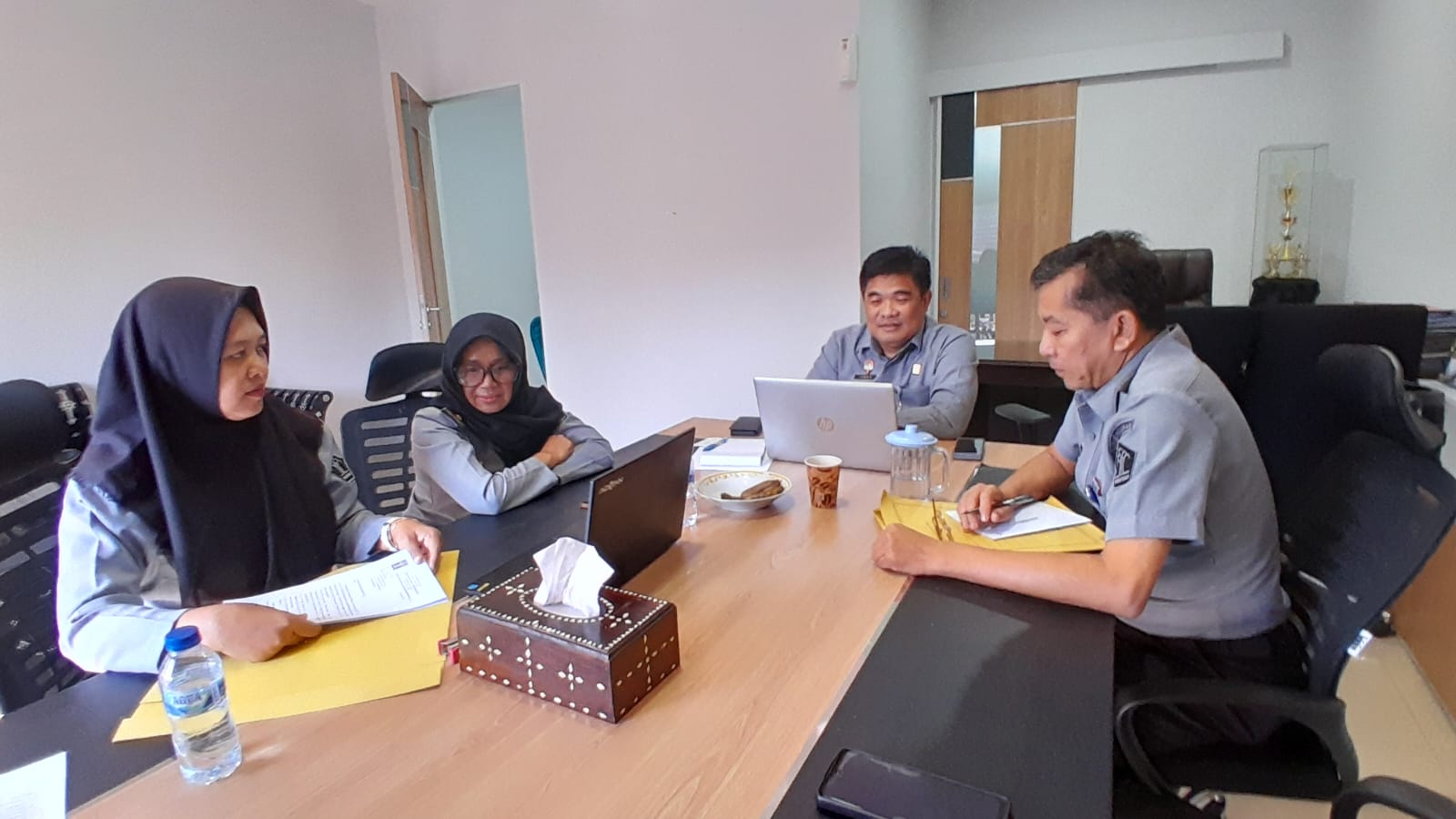 Rapat persiapan rencana program kerja peresmian 1.160 Pos Bantuan Hukum (Posbankum) Desa/Kelurahan se-NTB dan Pelatihan 2.320 Peserta Paralegal Tahun 2025