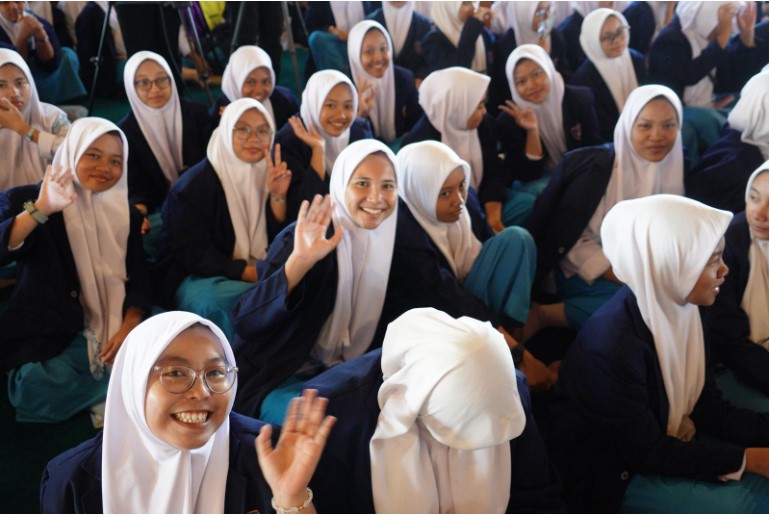 Santri salah satu pondok pesantren yang telah mengikuti cek kesehatan gratis di tempat pendidikannya.