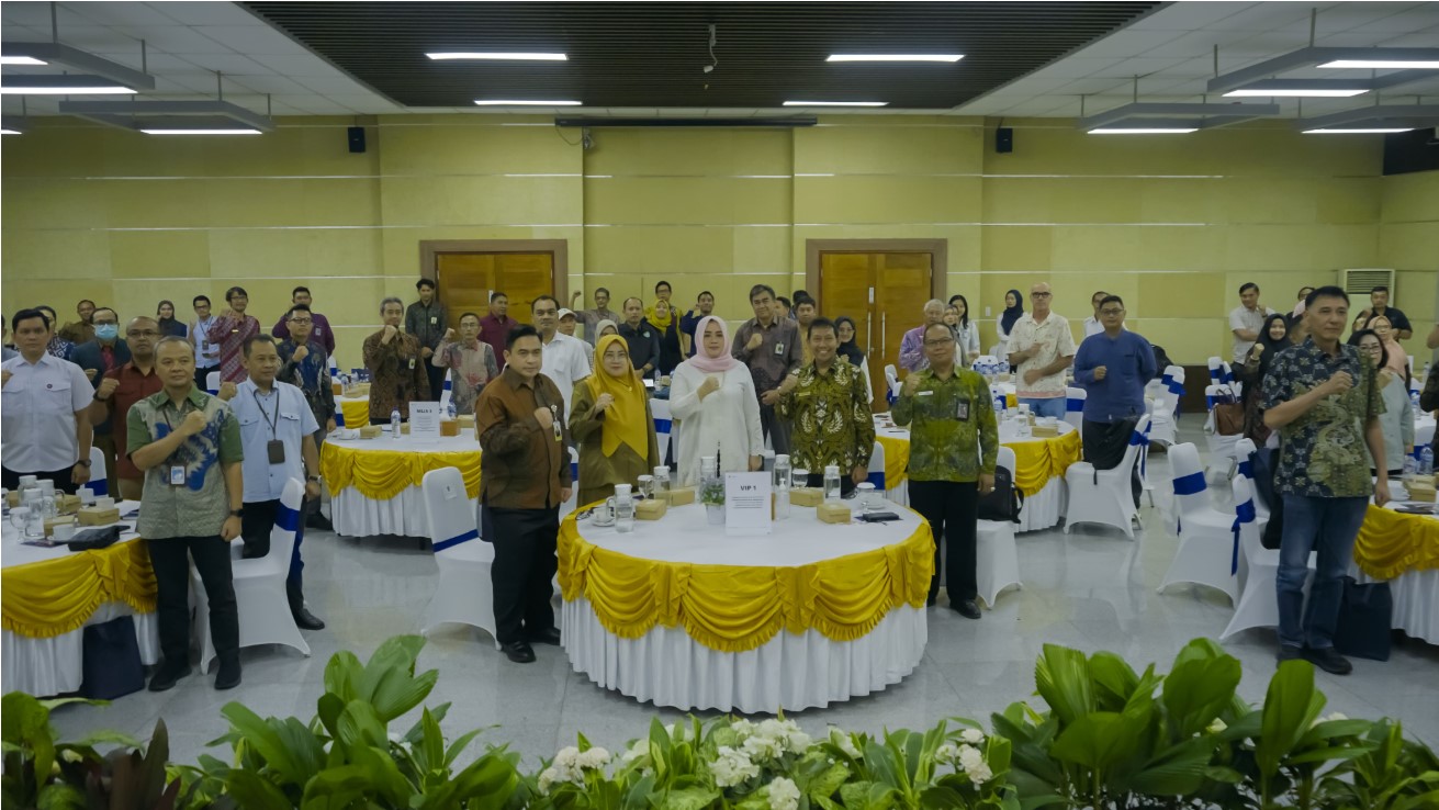 Wakil Gubernur NTB Indah Dhamayanti Putri dan Kepala Kanwil DJP Nusa Tenggara Samon Jaya&nbsp;meluncurkan Piagam Wajib Pajak di Kantor DJP Nusra, Selasa (5/8).&nbsp;
