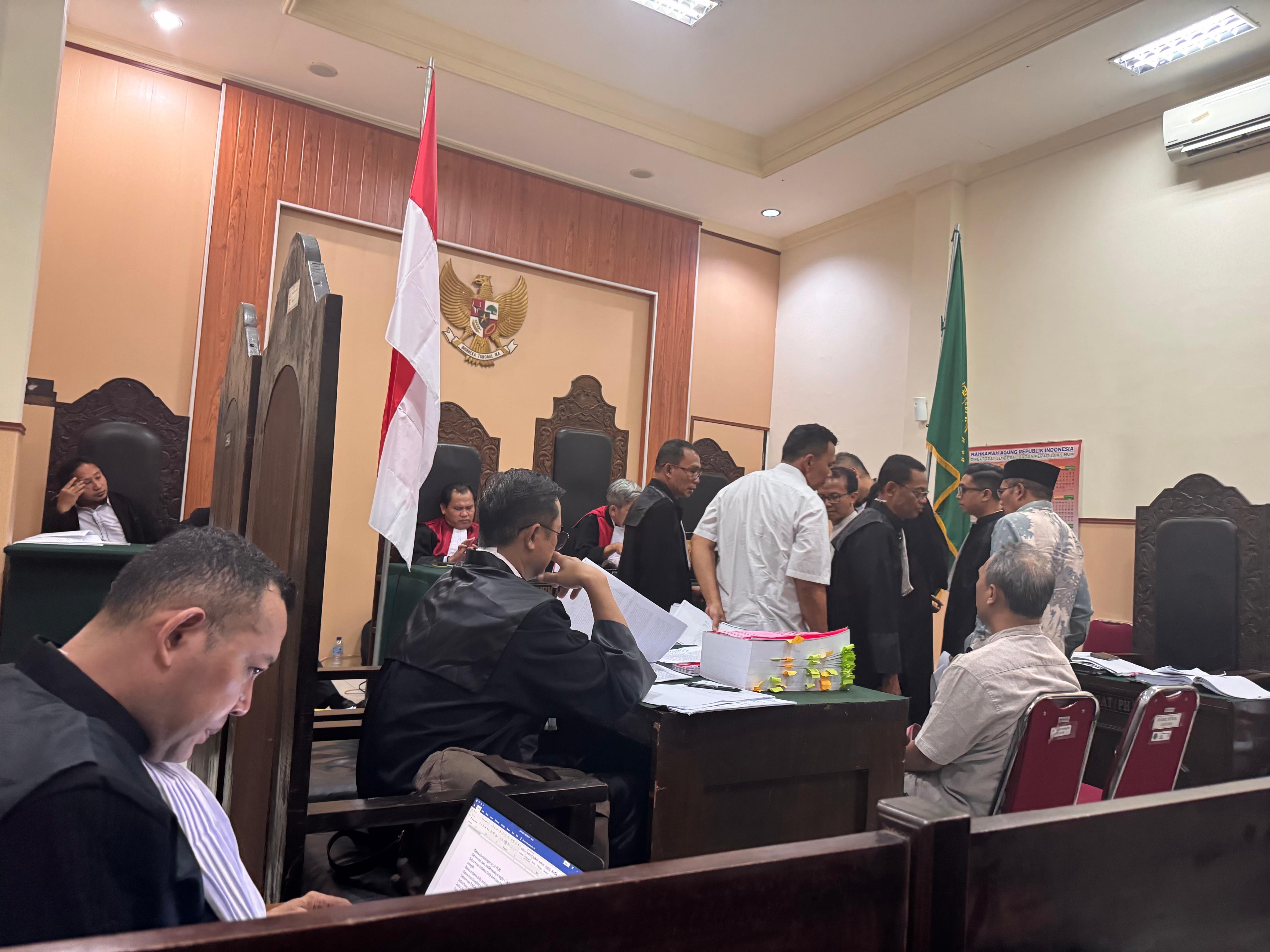 Fakta mengejutkan terungkap dalam didang kasus dugaan korupsi pada Proyek NCC, empat saksi kunci tegaskan Rosiady Sayuti tak terlibat dalam proses teknis maupun administrasi.