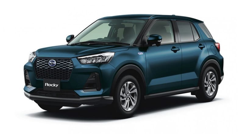 Pengunjung sangat antusias mencoba performa dan kenyamanan Daihatsu Rocky Hybrid di GIIAS.