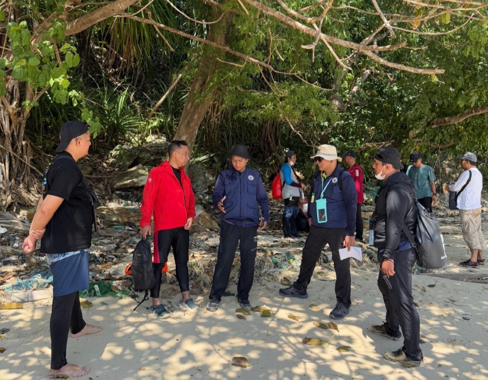 Tim Badan Pengawas Tenaga Nuklir (Bapeten) melakukan evaluasi di lokasi pembangunan PLTN di Pulau Kelasa, Kepulauan Bangka Belitung.
