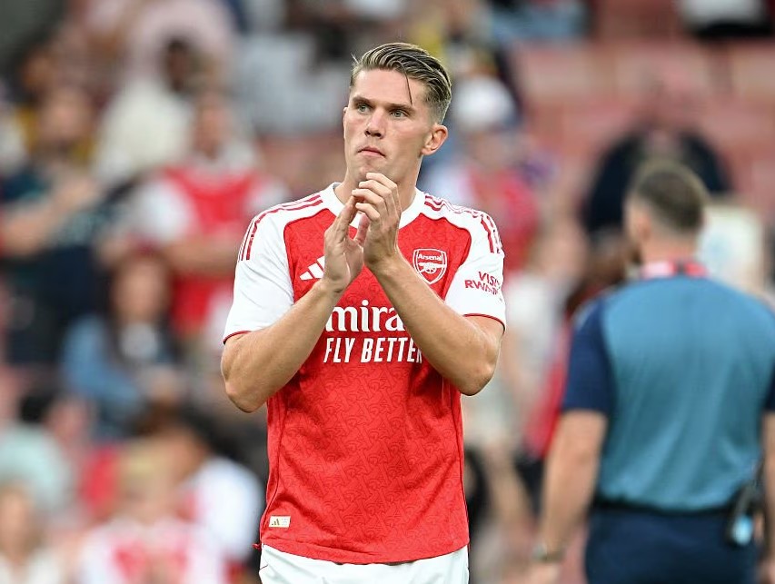 Pemain baru Arsenal, Viktor Gyokeres mendapat sorotan usai Arsenal kalah tipis dari Villareal di kandang sendiri.