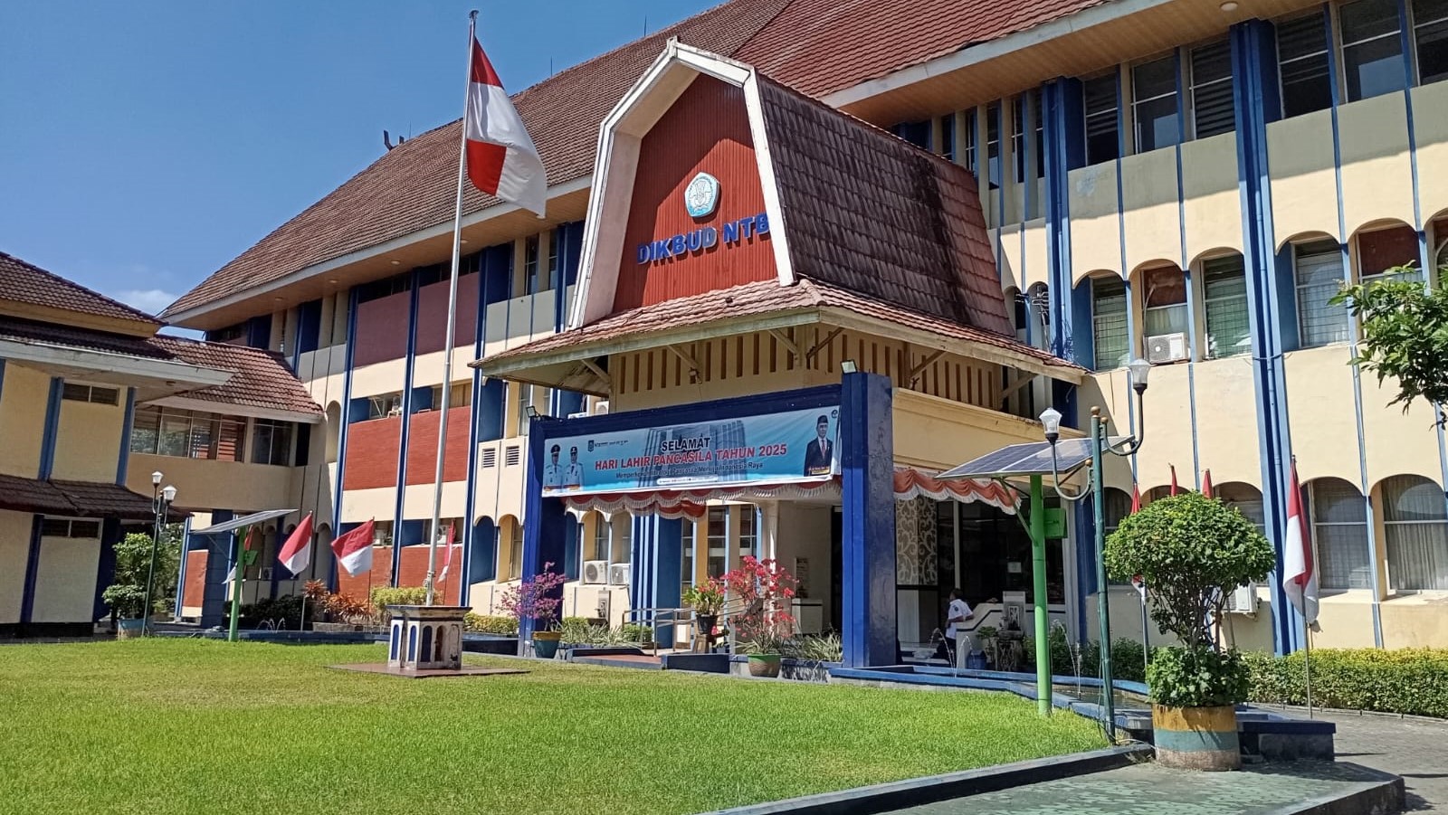 Suasana Dikbud NTB jelang Diklat Calon Kepala SMA/SMK/SLB negeri, Rabu lalu (6/8).