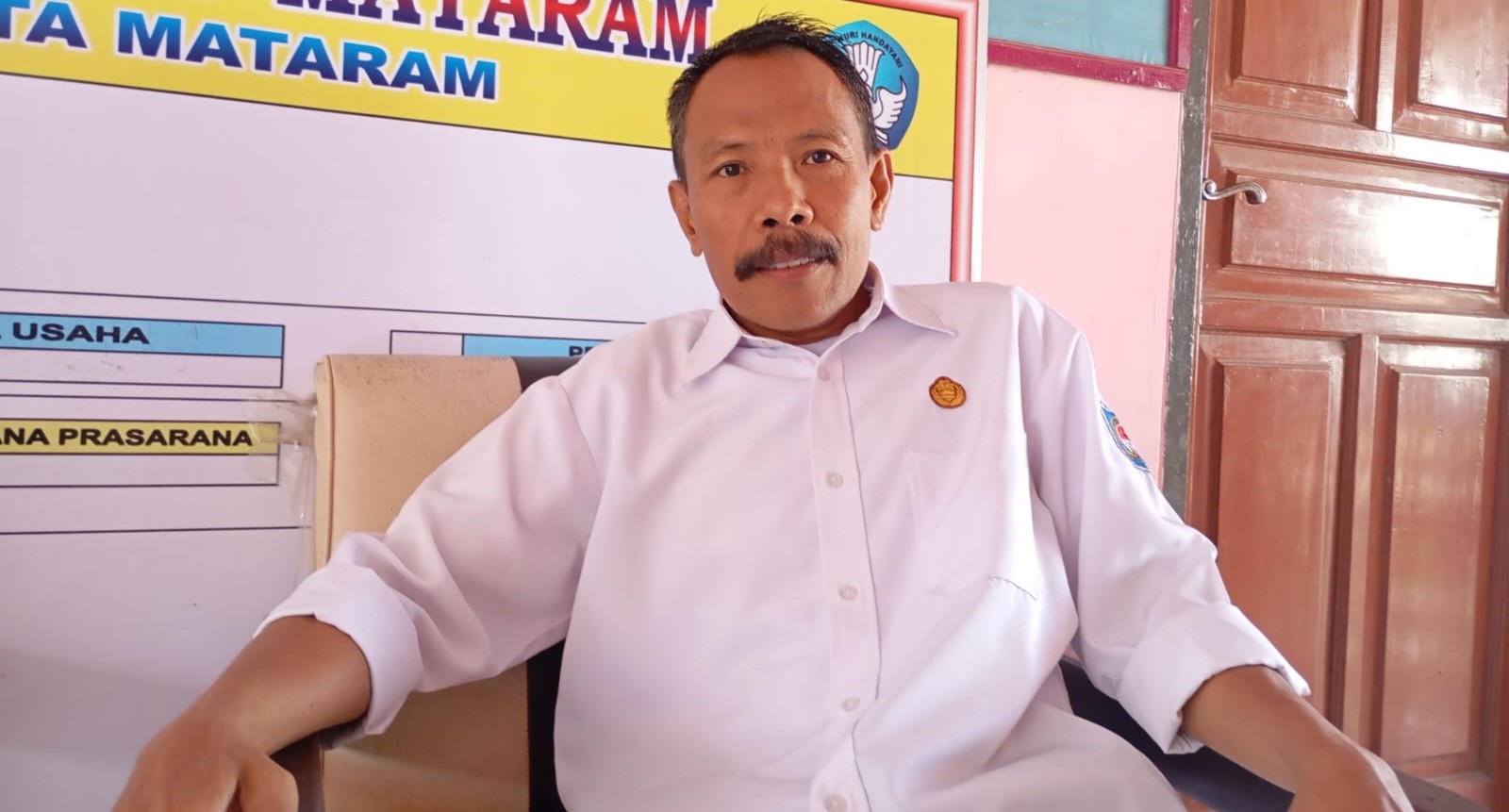 Kepala SMPN 19 Mataram Nasruddin