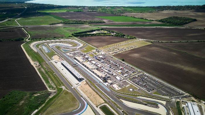 MotoGP Hungaria 2025 di Balaton Park siap digelar 22-24 Agustus. Marc Marquez jadi favorit, tapi siapa kejutan di trek baru ini?