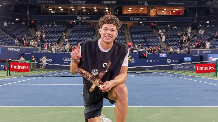 Ben Shelton raih gelar Masters 1000 pertamanya di National Bank Open 2025, kalahkan Karen Khachanov dalam laga tiga set yang menegangkan.