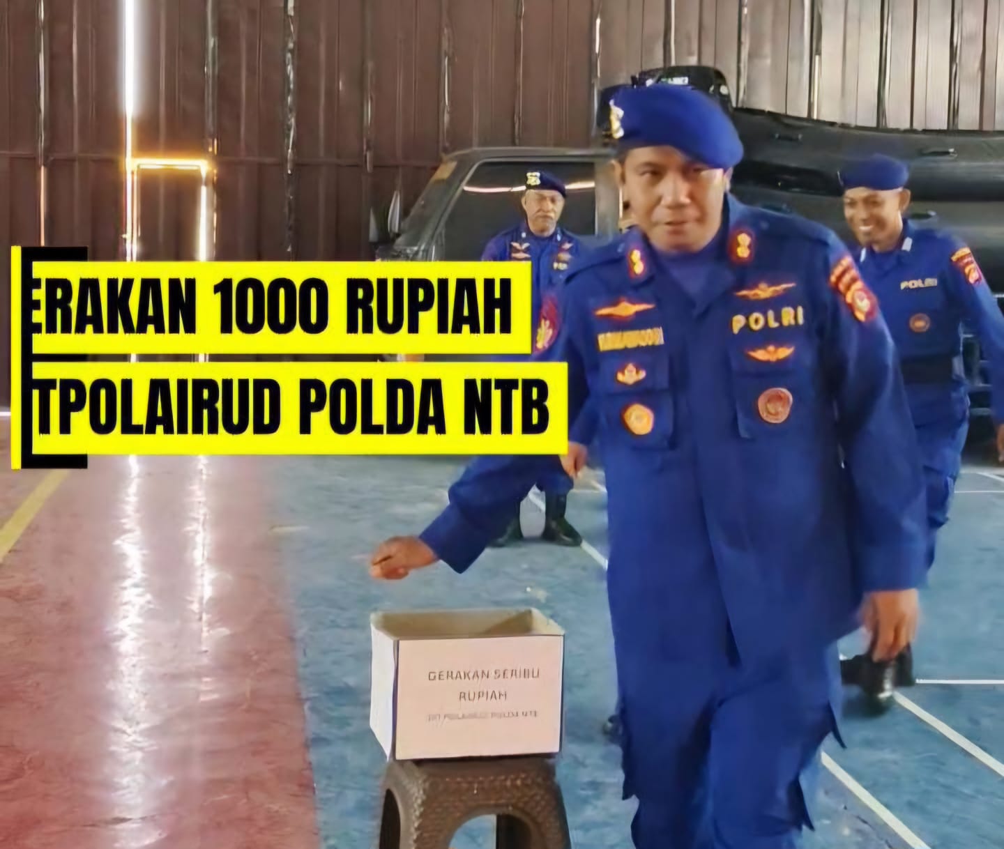 Personel Ditpolairud Polda NTB mengumpulkan donasi dalam kegiatan Gerakan Seribu Rupiah. Uang yang terkumpul digunakan untuk membantu warga pesisir yang membutuhkan.