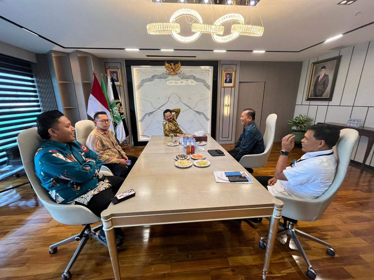 Pertemuan Gubernur NTB Lalu Muhamad Iqbal, Pj Sekda NTB Lalu Mohammad Faozal dengan Bos Lion Group Rusdi Kirana, di Jakarta belum lama ini.