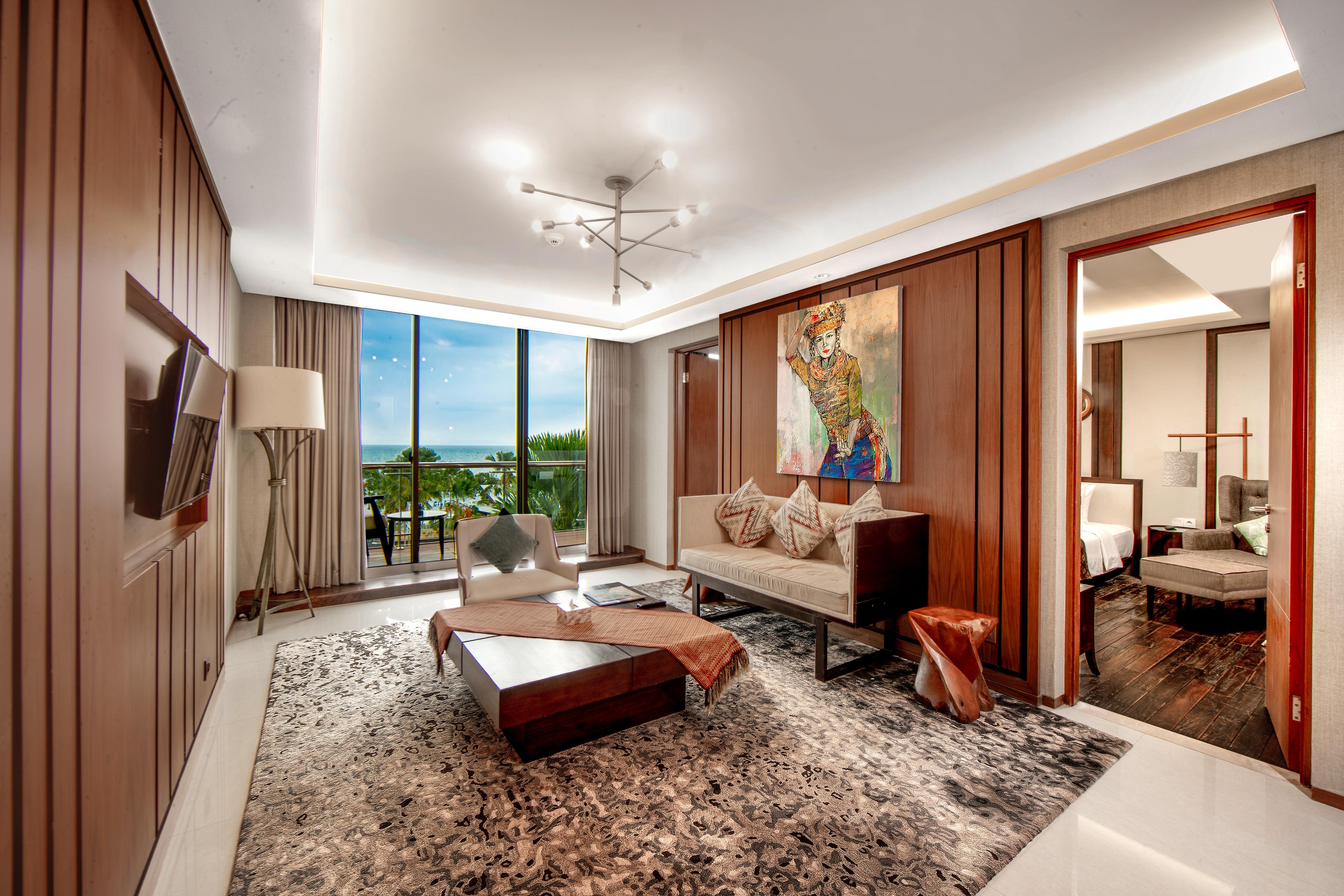 Inilah kemewahan ruangan yang disiapkan bagi tamu yang memilih untuk di Executive Suite Aruna Senggigi Resort & Convention.