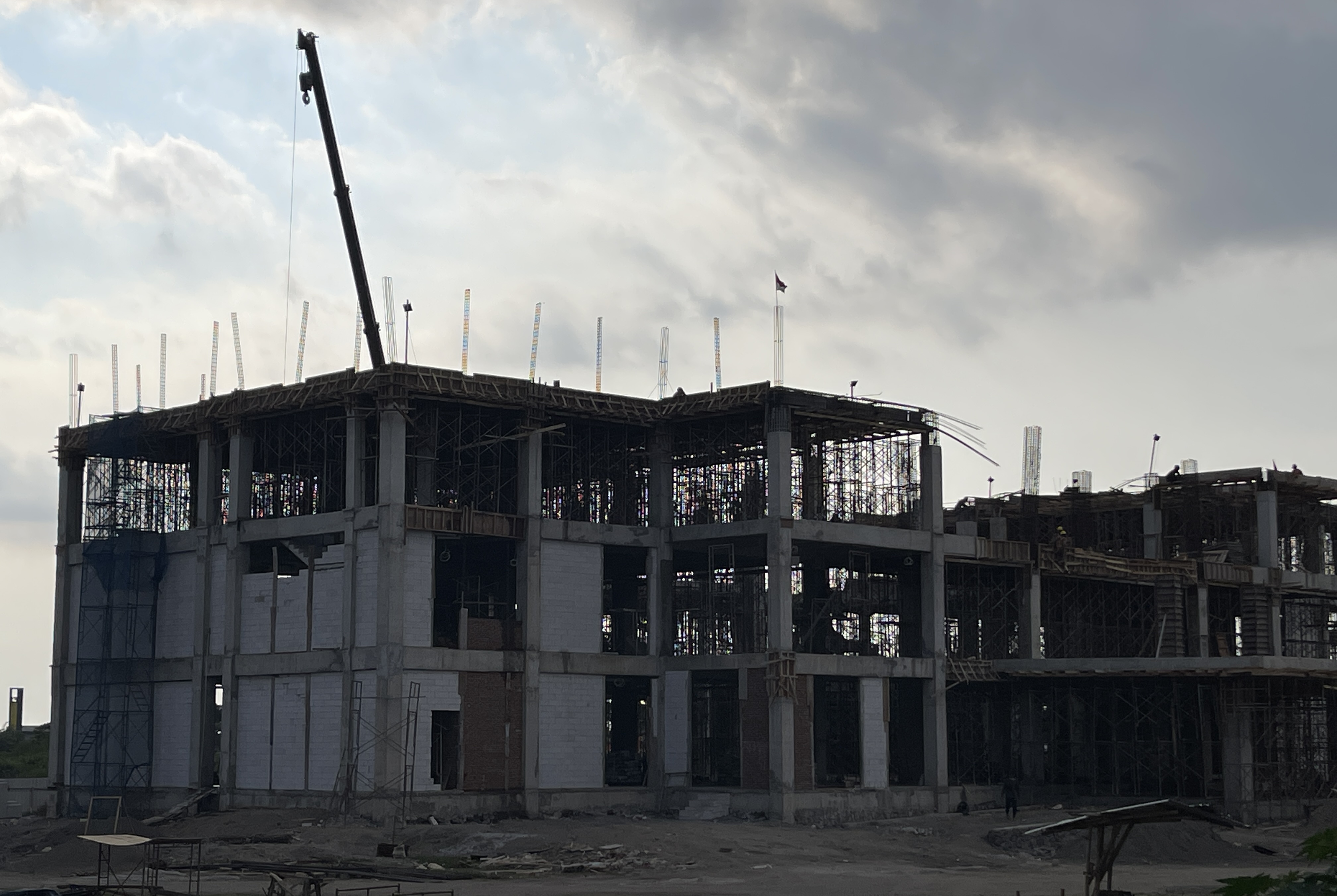 MIMPI LAMA: Tampak luar bangunan kantor Wali Kota Mataram Baru yang kelak akan bernama Balai Mentaram di jalan Gajah Mada, Jempong, Jumat (8/8).