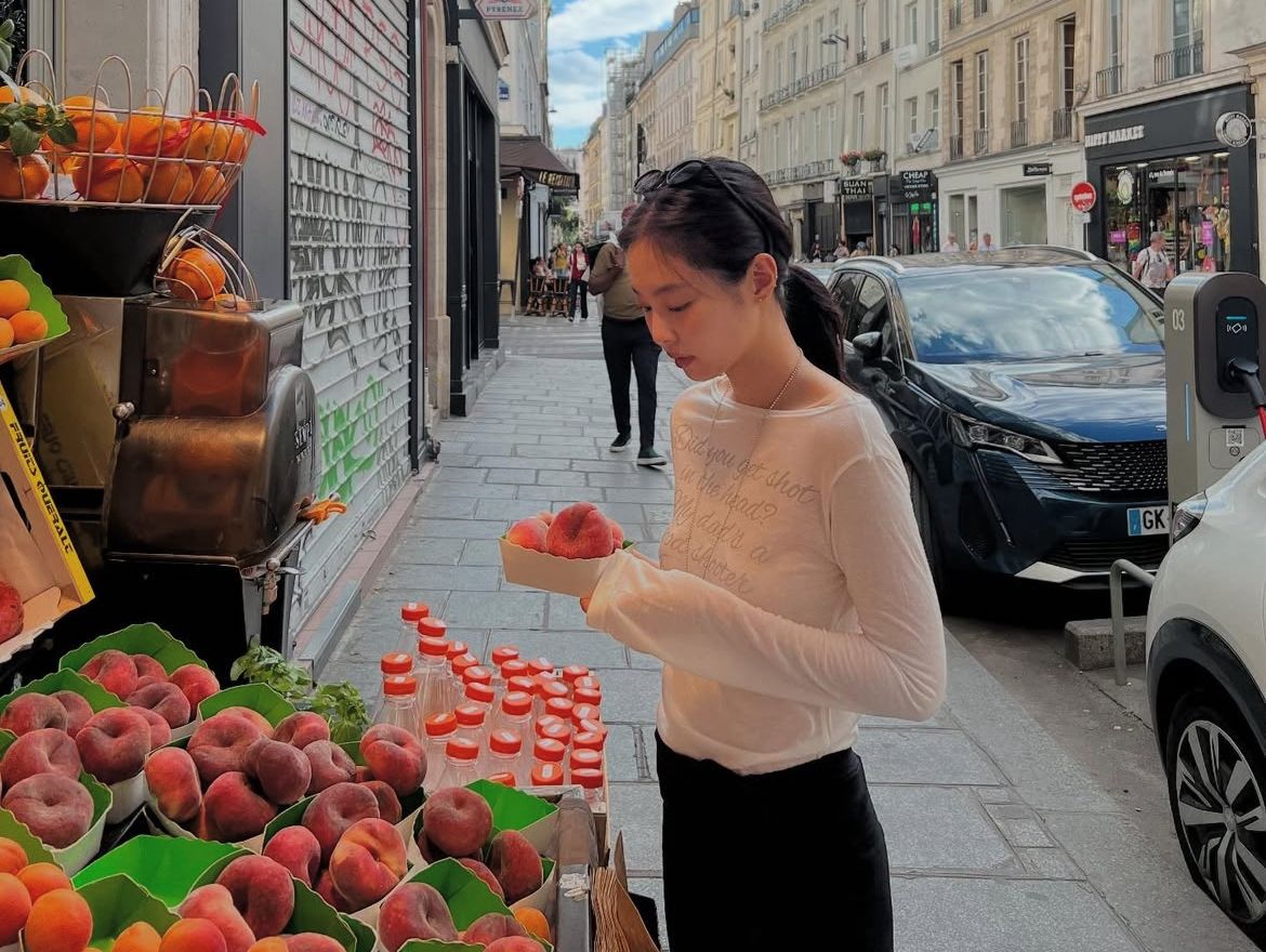 Jennie BLACKPINK tampil natural saat di Paris