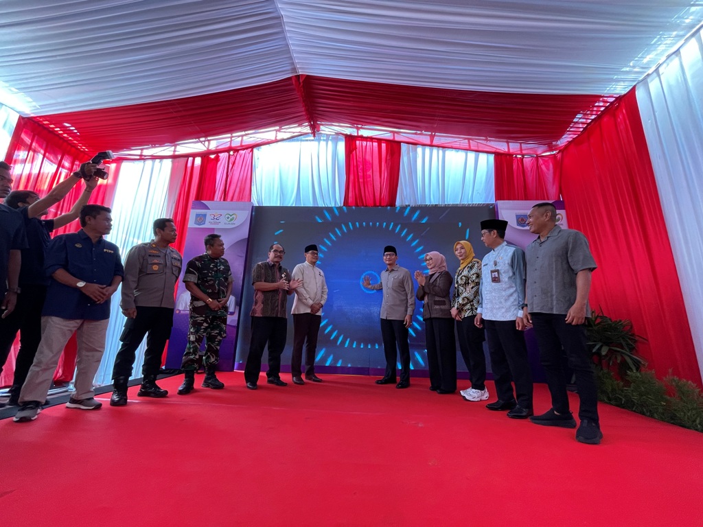 RESMI: Wali Kota Mataram Mohan Roliskana bersama jajaran Forkopimda dan manajemen RSUD H. Moh. Ruslan secara simbolis meresmikan Program Bayi Tabung (IVF) perdana di Kota Mataram.