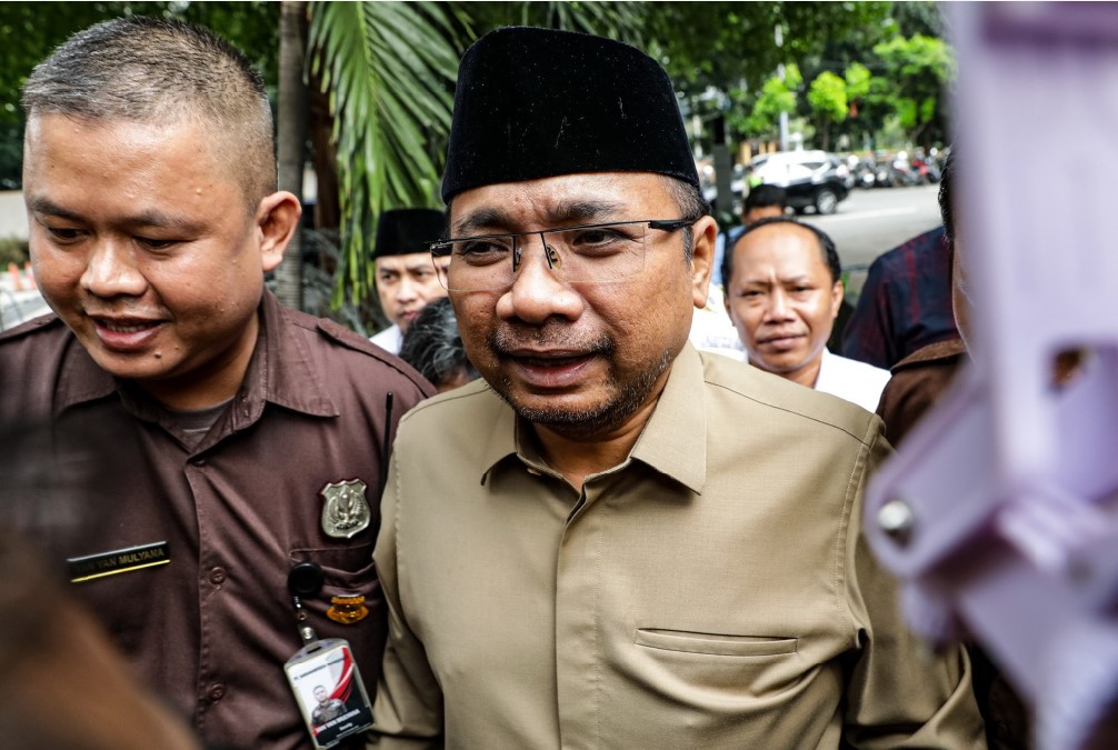 Mantan Menteri Agama (Menag) Yaqut Cholil Qoumas pergi ke luar negeri berkaitan dengan kasus dugaan korupsi kuota haji 2024.