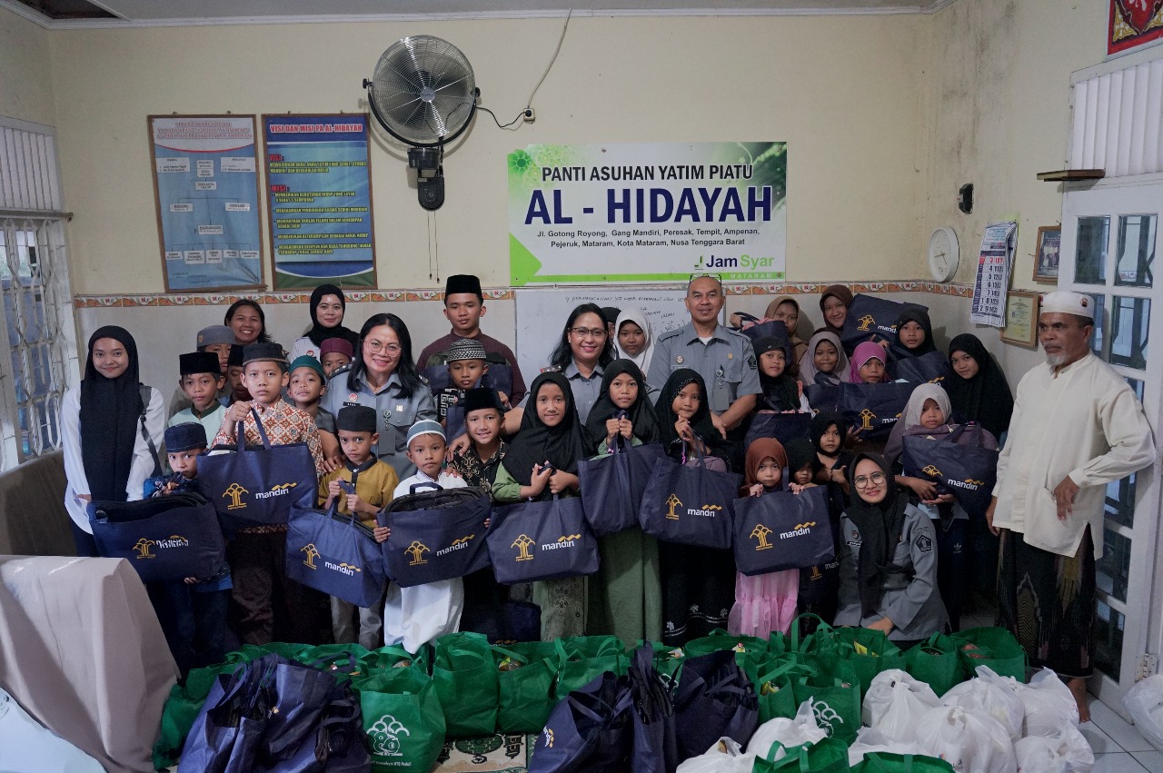 Kakanwil Kemenkum NTB, I Gusti Putu Milawati dan jajaran mengunjungi Yayasan Panti Asuhan Al-Hidayah, Ampenan, Senin (11/8).