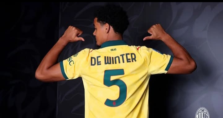 Koni De Winter, pemain AC Milan yang kemungkinan menjadi starter saat menghadapi Lazio. 