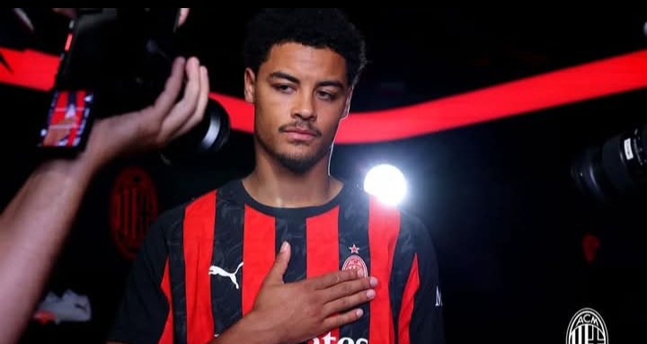 Koni De Winter, bek baru AC Milan yang segera mendapat debut.